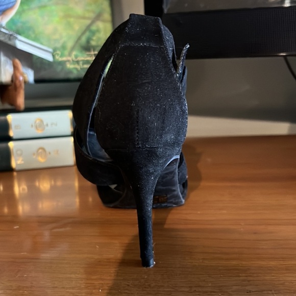 8.  Chinese Laundry Micro Suede Heels in Black, Size 9M - Picture 12 of 16